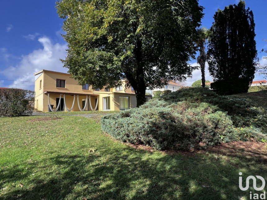 House 15 rooms of 377 m² in La Châtaigneraie (85120)