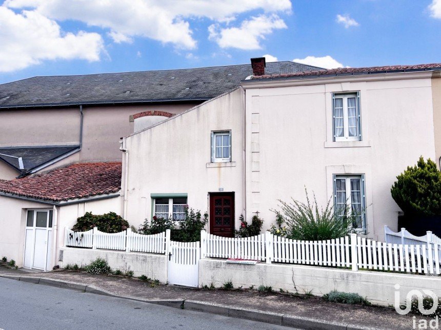 Maison 3 pièces de 90 m² à Antigny (85120)