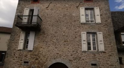 Maison 7 pièces de 160 m² à Saint-Mamet-la-Salvetat (15220)