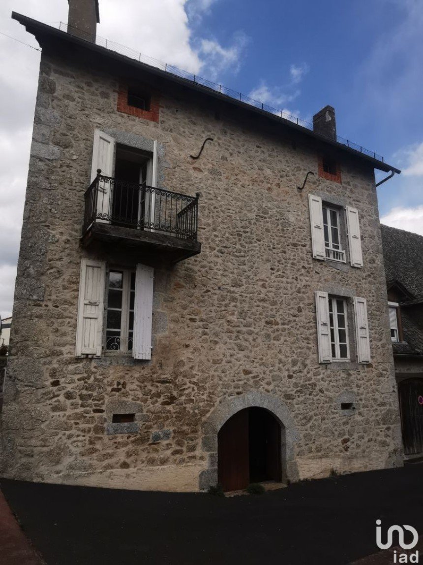 House 7 rooms of 160 m² in Saint-Mamet-la-Salvetat (15220)