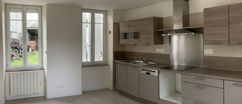 House 6 rooms of 172 m² in Saint-Aubin-de-Blaye (33820)