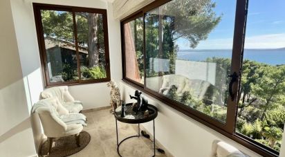 House 6 rooms of 241 m² in Hyères (83400)
