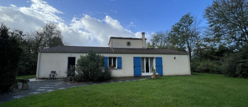 House 5 rooms of 138 m² in Fontenille-Saint-Martin-d'Entraigues (79110)