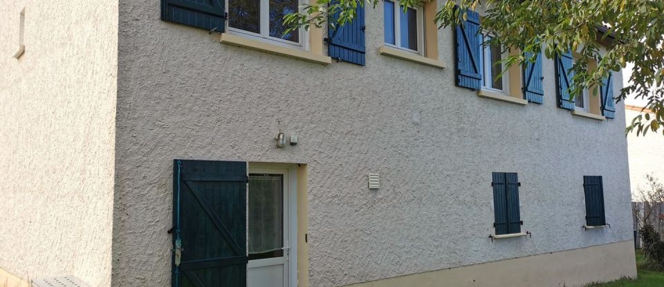 House 7 rooms of 160 m² in Niort (79000)