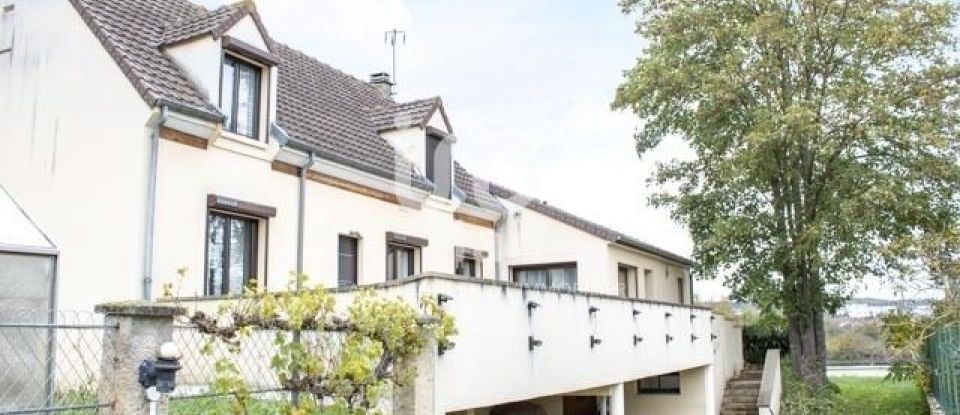 Maison 7 pièces de 160 m² à Mantes-la-Jolie (78200)