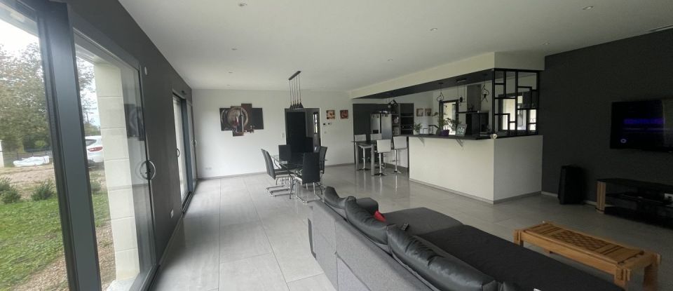 House 5 rooms of 180 m² in - (24290)