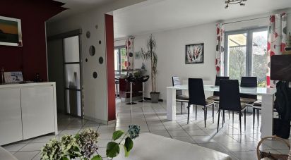 House 5 rooms of 105 m² in Lassy (35580)