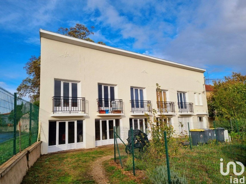 Building in Poitiers (86000) of 157 m²