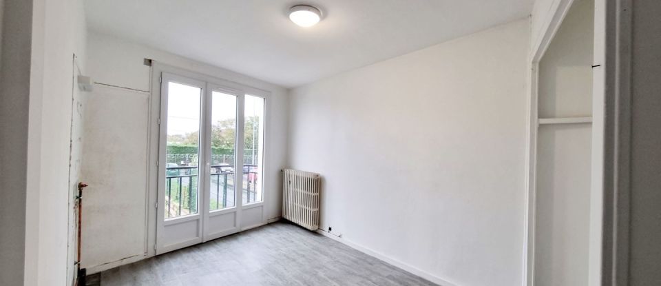 Building in Poitiers (86000) of 157 m²