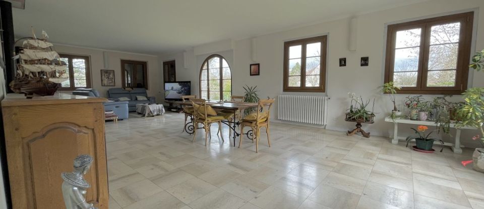 Maison 7 pièces de 290 m² à Le Mée-sur-Seine (77350)
