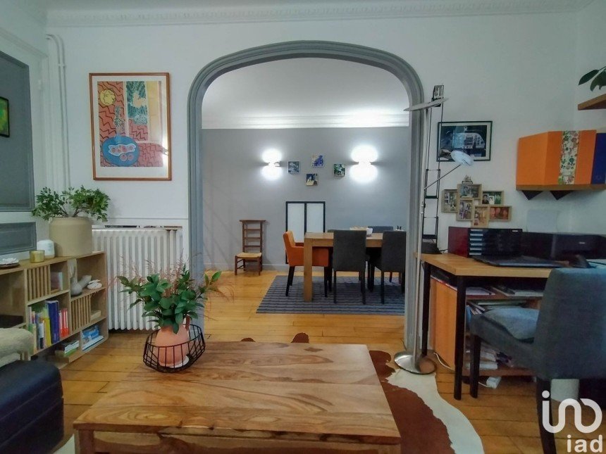 Appartement 3 pièces de 52 m² à Paris (75015)