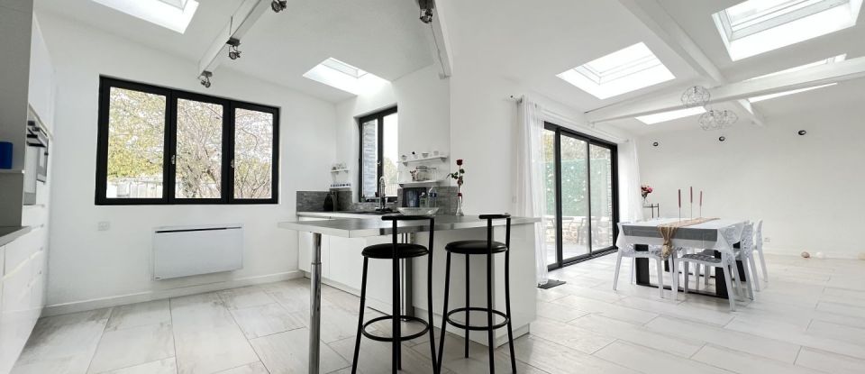 Maison 8 pièces de 230 m² à Boissy-sous-Saint-Yon (91790)