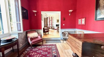 House 6 rooms of 230 m² in Avignon (84000)