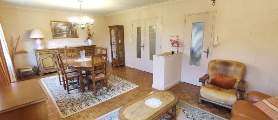 House 6 rooms of 117 m² in Nieuil-l'Espoir (86340)