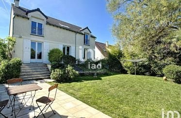 House 8 rooms of 137 m² in Brie-Comte-Robert (77170)
