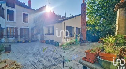 House 6 rooms of 195 m² in Vierzon (18100)
