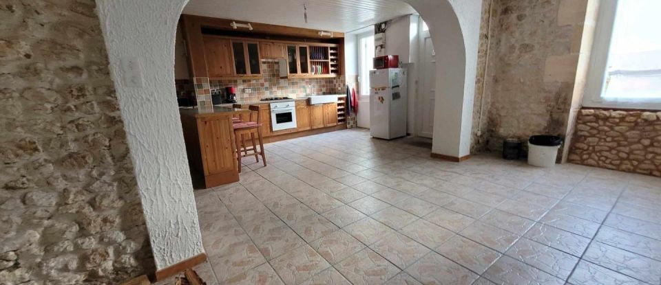 House 4 rooms of 138 m² in Saint-Georges-des-Agoûts (17150)
