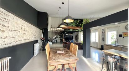 House 5 rooms of 203 m² in Saint-Gilles (30800)