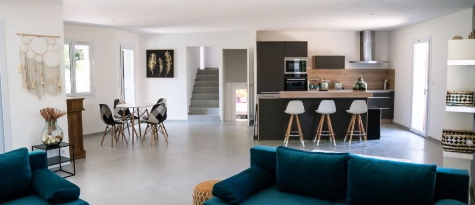 Maison 6 pièces de 160 m² à Montboucher-sur-Jabron (26740)