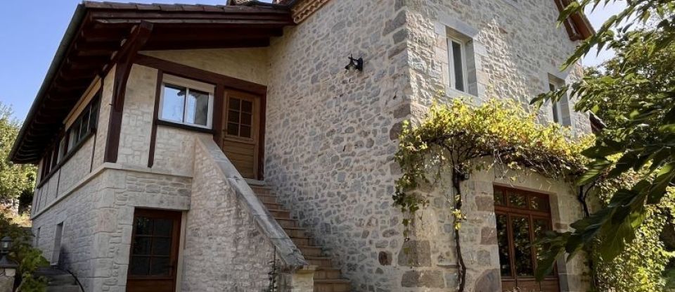 House 6 rooms of 189 m² in Mayrinhac-Lentour (46500)