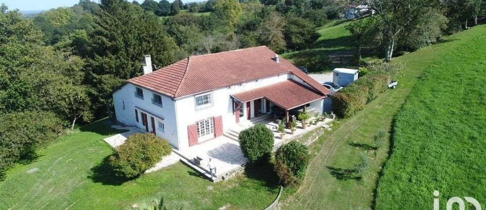 House 8 rooms of 221 m² in Urt (64240)