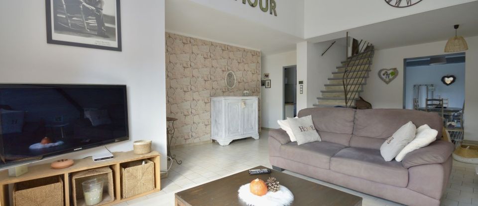 House 5 rooms of 135 m² in Saint-Pierre-des-Champs (11220)