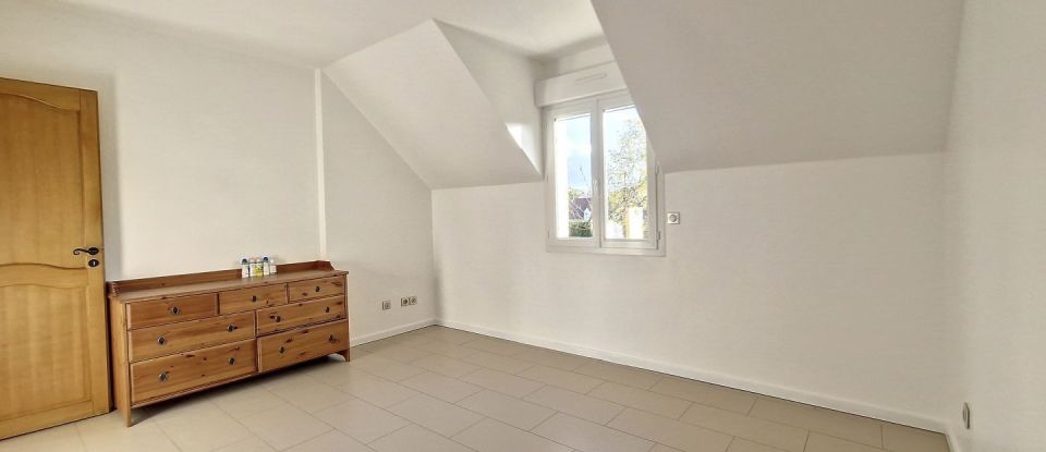 Maison 8 pièces de 203 m² à Saint-Fargeau-Ponthierry (77310)