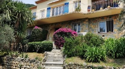 House 6 rooms of 211 m² in Le Bar-sur-Loup (06620)