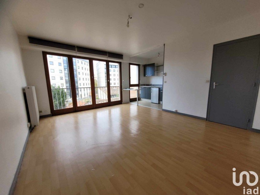Apartment 1 room of 30 m² in Bordeaux (33000)