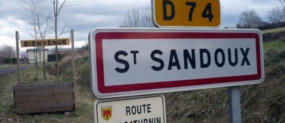 Land of 1,511 m² in Saint-Sandoux (63450)