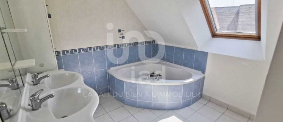 House 5 rooms of 110 m² in Saint-Pern (35190)