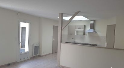 Maison 3 pièces de 65 m² à Saint-Martin-des-Noyers (85140)