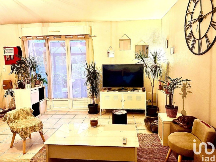 House 3 rooms of 60 m² in Monnaie (37380)
