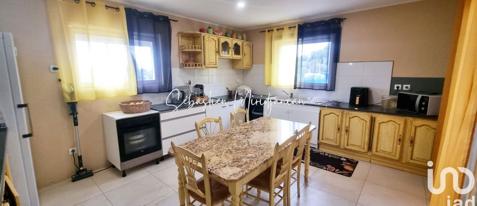 House 10 rooms of 232 m² in Cuers (83390)