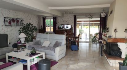 House 7 rooms of 231 m² in Le Lude (72800)