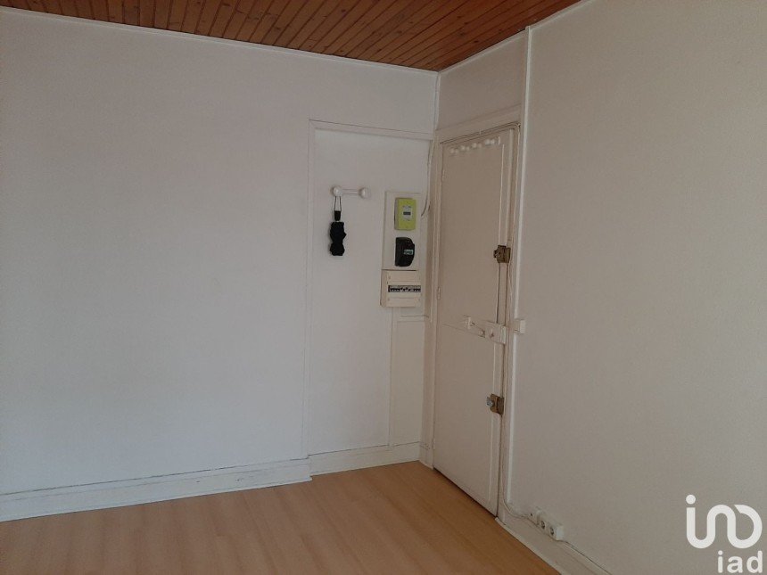 Apartment 1 room of 17 m² in Courbevoie (92400)