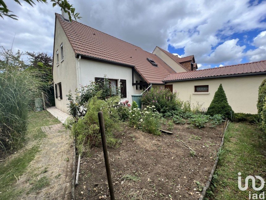 House 6 rooms of 116 m² in Savigny-le-Temple (77176)