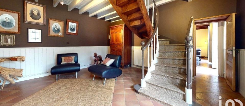 House 8 rooms of 228 m² in Chenay (79120)
