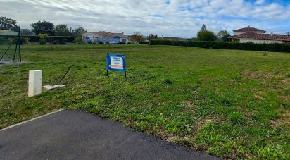 Land of 681 m² in Ruelle-sur-Touvre (16600)