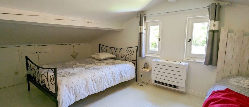 House 6 rooms of 180 m² in Saint-Cyr-les-Vignes (42210)