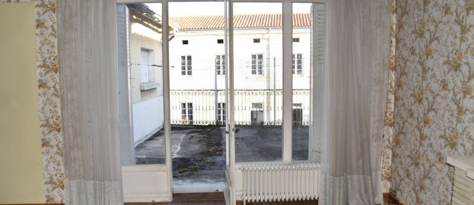 Maison 6 pièces de 201 m² à La Couronne (16400)