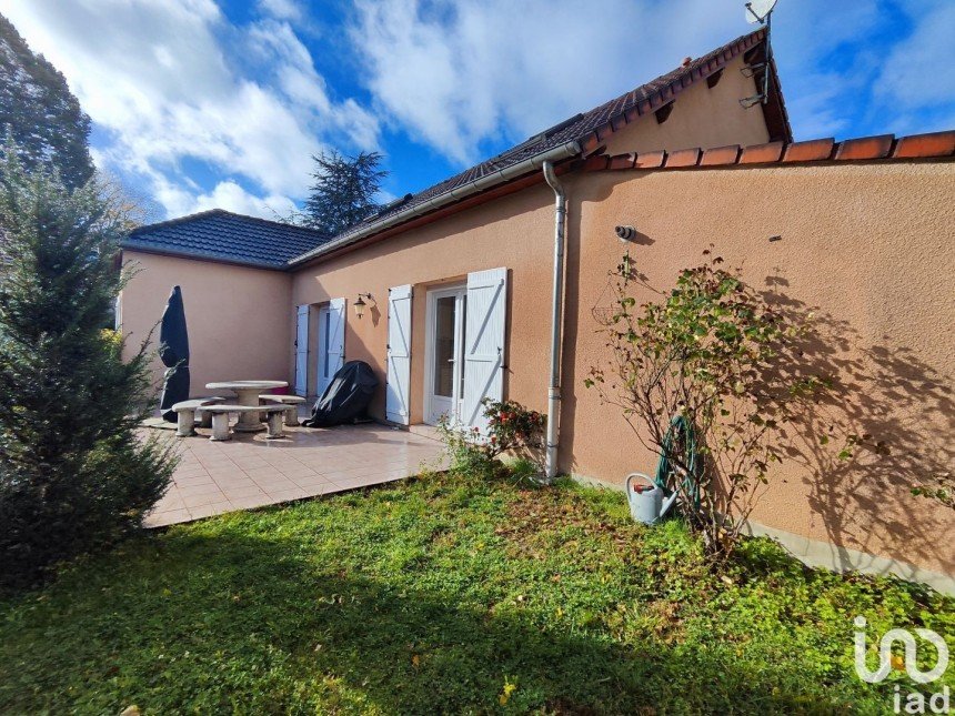 House 8 rooms of 167 m² in Saint-Memmie (51470)