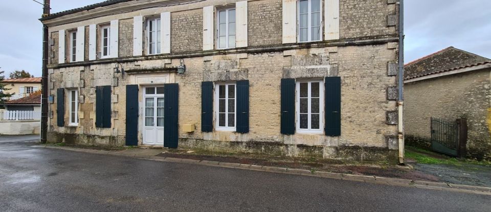 House 9 rooms of 290 m² in Saint-Jean-d'Angély (17400)