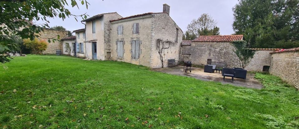 House 9 rooms of 290 m² in Saint-Jean-d'Angély (17400)