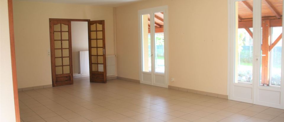 Maison 4 pièces de 121 m² à Saint-Nexans (24520)