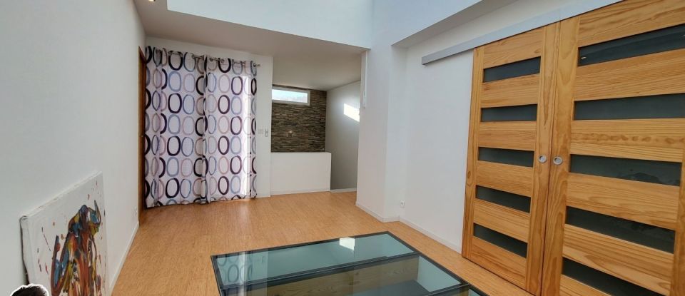 Maison 8 pièces de 248 m² à Bernis (30620)