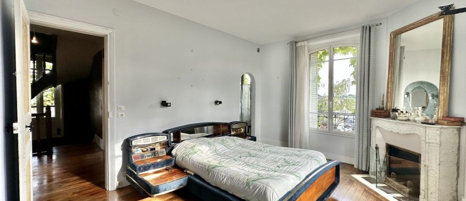 House 11 rooms of 210 m² in Villecresnes (94440)