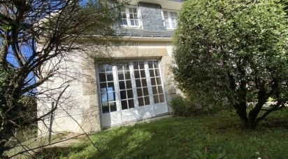 House 8 rooms of 135 m² in Port-Louis (56290)