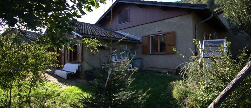 House 5 rooms of 99 m² in - (73110)