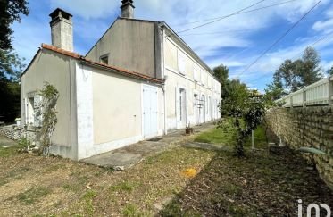 House 7 rooms of 233 m² in Saint-Hippolyte (17430)